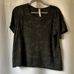 LULULEMON Outrun the Heat Short Sleeve, Size 10, Incognito Camo Multi Green